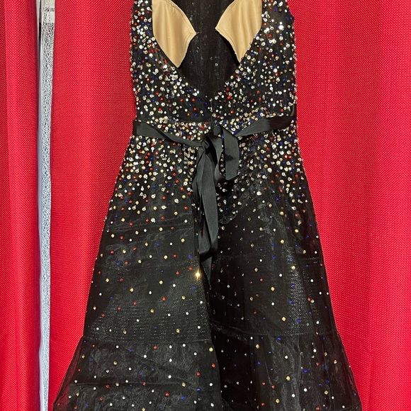 black backless prom dress - Picture 5 of 7